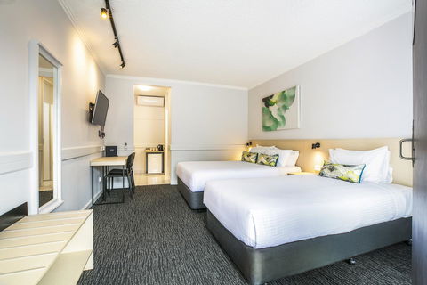 Nightcap At Matthew Flinders Hotel - New Castle Tourism 0