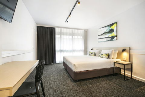 Nightcap At Matthew Flinders Hotel - New Castle Tourism 1