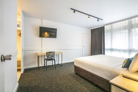 Nightcap At Matthew Flinders Hotel - New Castle Tourism 21