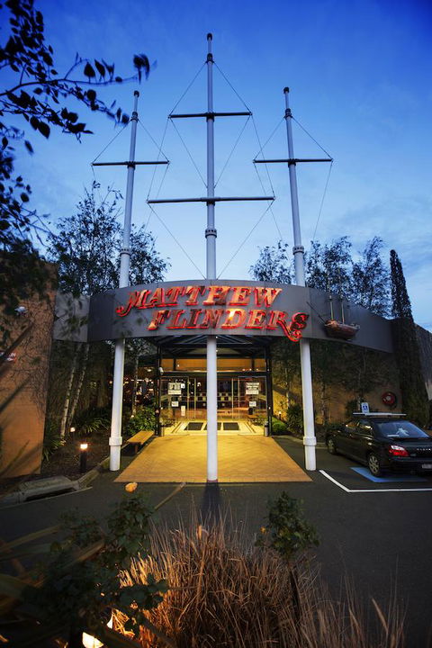 Nightcap At Matthew Flinders Hotel - New Castle Tourism 43