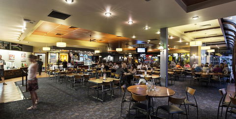 Nightcap At Matthew Flinders Hotel - New Castle Tourism 9
