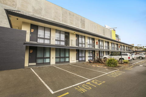 Nightcap At Matthew Flinders Hotel - New Castle Tourism 30
