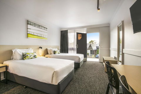 Nightcap At Matthew Flinders Hotel - New Castle Tourism 17