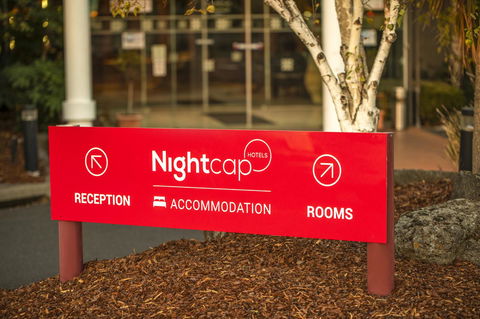 Nightcap At Matthew Flinders Hotel - New Castle Tourism 40
