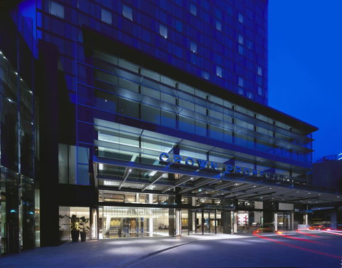 Crown Promenade Melbourne - Newcastle Accommodation 10