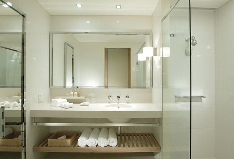 Crown Promenade Melbourne - Newcastle Accommodation 6