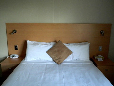 Ciloms Airport Lodge - Newcastle Accommodation 24