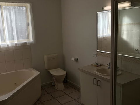 Beachcomber Motel & Apartments - Newcastle Accommodation 9