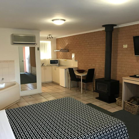 Beachcomber Motel & Apartments - Newcastle Accommodation 6