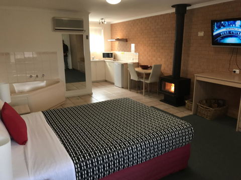 Beachcomber Motel & Apartments - Newcastle Accommodation 2