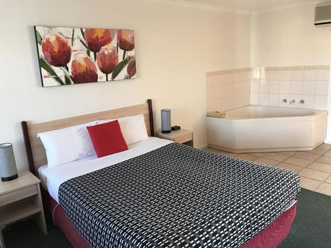 Beachcomber Motel & Apartments - Newcastle Accommodation 0