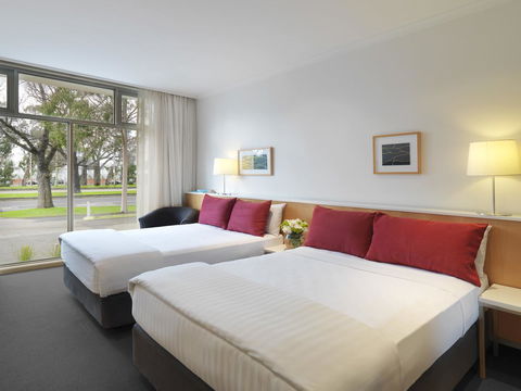The Parkmore Hotel - New Castle Tourism 23
