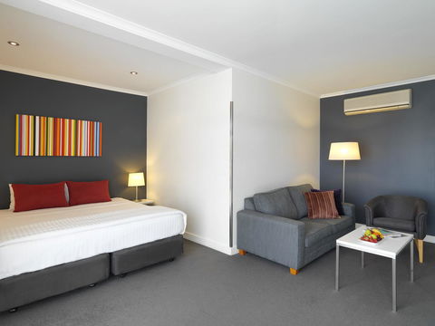 The Parkmore Hotel - New Castle Tourism 24