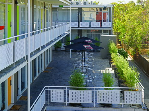 The Parkmore Hotel - New Castle Tourism 6