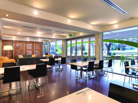 The Parkmore Hotel - New Castle Tourism 5