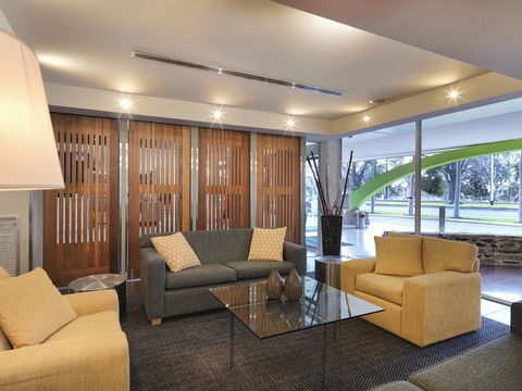 The Parkmore Hotel - New Castle Tourism 21