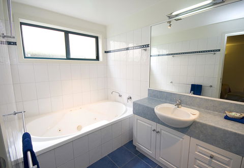 Anchorage Motel & Villas Lorne - New Castle Tourism 12