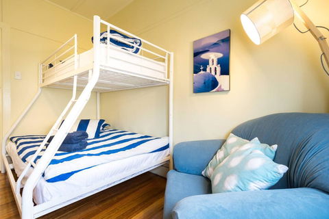 Nautique Beach House - Newcastle Accommodation 7