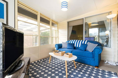 Nautique Beach House - Newcastle Accommodation 12