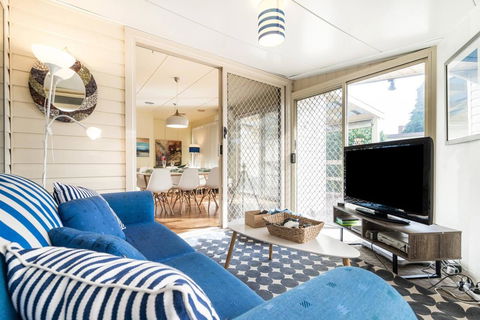 Nautique Beach House - Newcastle Accommodation 11