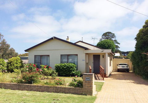 Nautique Beach House - Newcastle Accommodation 21