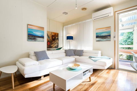 Nautique Beach House - Newcastle Accommodation 2