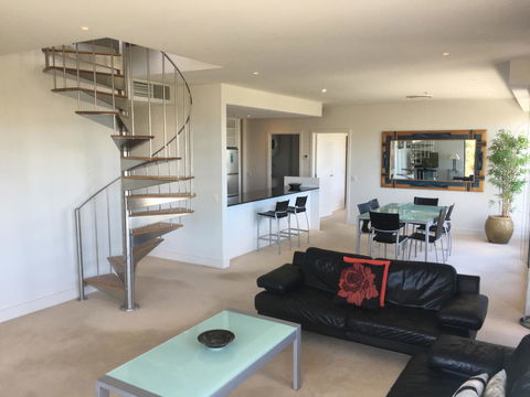 Geelong Waterfront Penthouse Apartment - Newcastle Accommodation 3