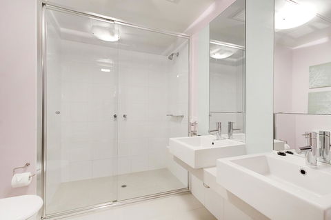Waterfront Melbourne Apartments - New Castle Tourism 24