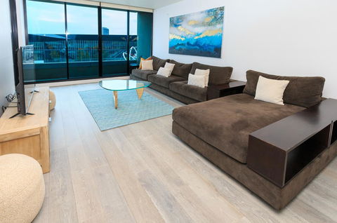 Waterfront Melbourne Apartments - New Castle Tourism 13