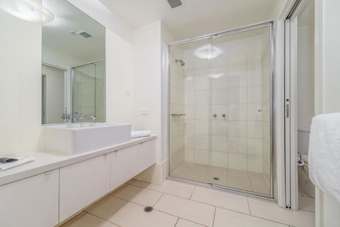 Waterfront Melbourne Apartments - New Castle Tourism 32