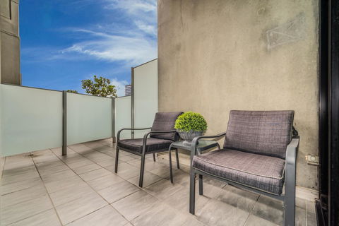 Waterfront Melbourne Apartments - New Castle Tourism 30