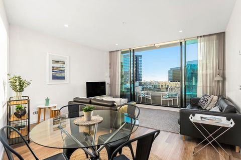 Waterfront Melbourne Apartments - New Castle Tourism 11