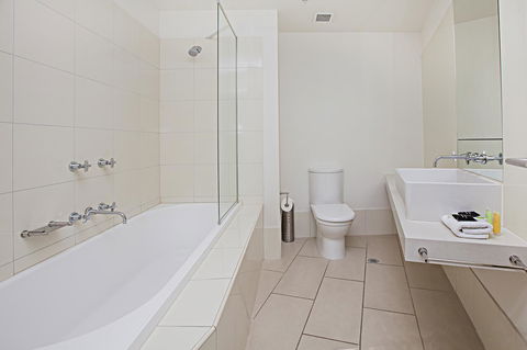 Waterfront Melbourne Apartments - New Castle Tourism 29