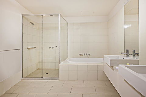 Waterfront Melbourne Apartments - New Castle Tourism 34