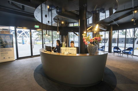 Waterfront Melbourne Apartments - New Castle Tourism 6