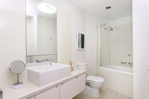 Waterfront Melbourne Apartments - New Castle Tourism 37