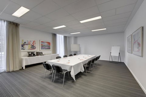 Travelodge Hotel Melbourne Docklands - New Castle Tourism 24