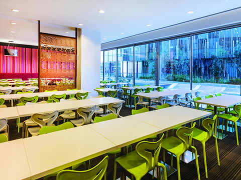 Travelodge Hotel Melbourne Docklands - New Castle Tourism 21