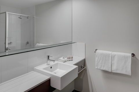 Travelodge Hotel Melbourne Docklands - New Castle Tourism 14