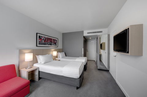 Travelodge Hotel Melbourne Docklands - New Castle Tourism 1