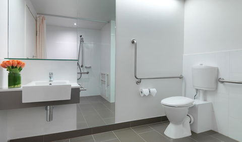 Travelodge Hotel Melbourne Docklands - New Castle Tourism 19