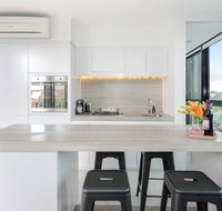 Modern Apartment in the heart of St Kilda - Newcastle Accommodation