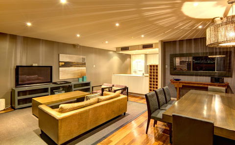 ACD Apartments - New Castle Tourism 0