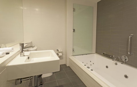 Causeway 353 Hotel - Newcastle Accommodation 9