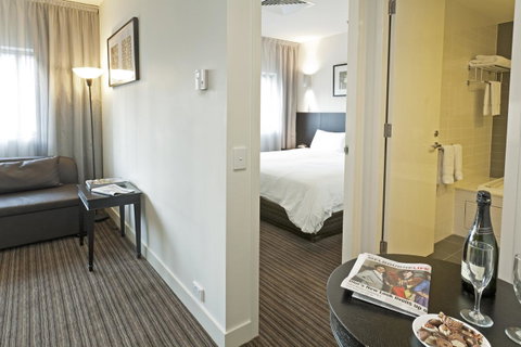 Causeway 353 Hotel - Newcastle Accommodation 33