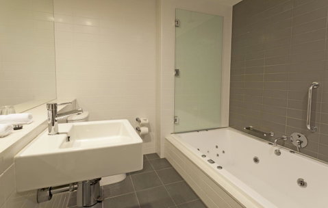 Causeway 353 Hotel - Newcastle Accommodation 29