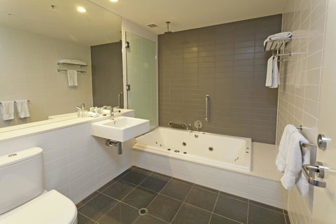 Causeway 353 Hotel - Newcastle Accommodation 35