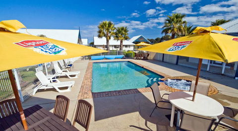 Torquay Tropicana Motel - Newcastle Accommodation 1