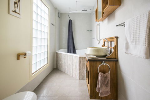 Azen Haven - Newcastle Accommodation 6