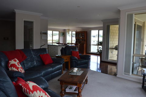 Ocean View Beach House - Newcastle Accommodation 14